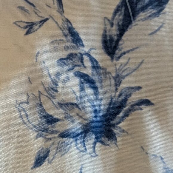 Talbots  sleeveless "Perfect Shirt" in classic blue toile print, fitted, 18WP - Picture 6 of 8